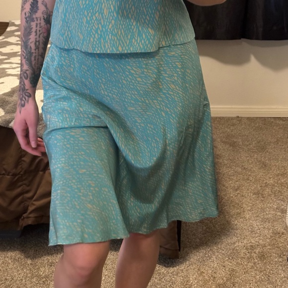 THREE PIECE VINTAGE SILK SET - Picture 11 of 12